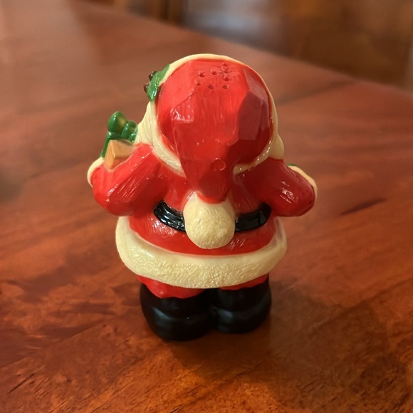 Vintage Hallmark Cards Inc Santa & Mrs. Claus Plastic Salt and Pepper Shakers - Picture 8 of 12
